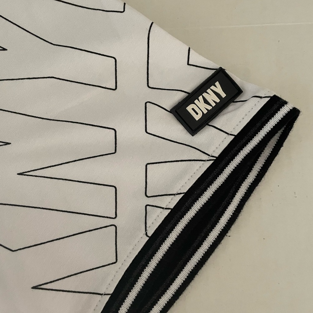 DKNY Mens t shirt. - Picture 4 of 6